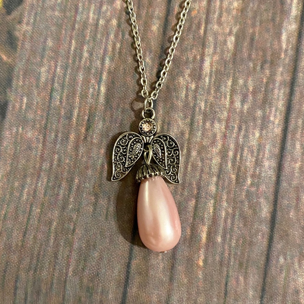 Pretty Angel Necklace with pink faux pearl